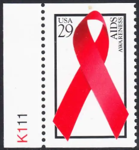 USA Michel 2426E / Scott 2806b postfrisch EINZELMARKE (aus Markenheftchen / oben/unten geschnitten) Rand links m/ Platten-# K 111 - Welt-AIDS-Tag: Abzeichen der Arthur-Ashe-Stiftung