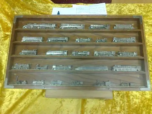 25 Lokomotiven aus Zinn von Franklin Mint im Holzkasten
