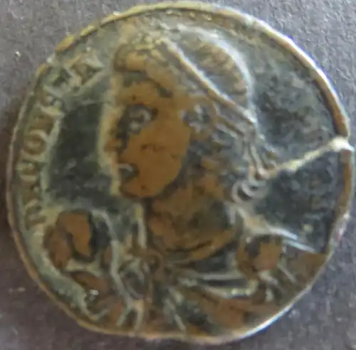 Römische Münze Constans 333-350 Maiorina RS: Gefangener wird aus Hütte geschlept