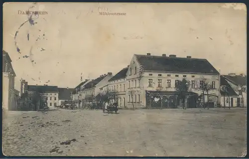 Ansichtskarte Foto Darkehmen Osjorsk Mühlenstrasse nach Bocholt 1911 Passanten 