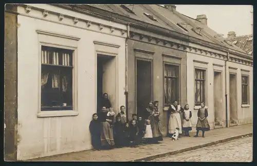 Ansichtskarte Bremen Privates Haus mit Familie Passanten mit Hund 1911 siehe