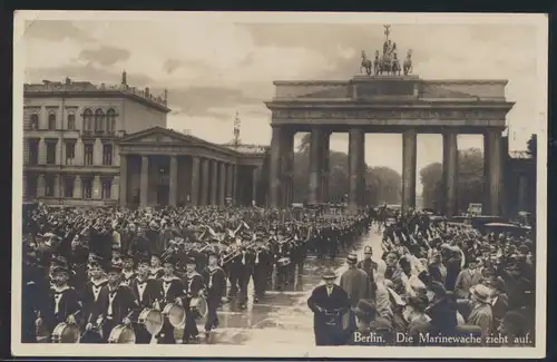 Foto Ansichtskarte II. WK Marinewache Berlin Brandenburger Tor Luftpost Flugzeug