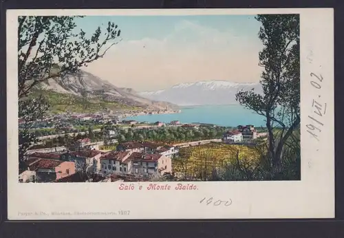 Ansichtskarte Künstlerkarte Salo Italien Monte Baldo Bergzug Meer Ortsansicht