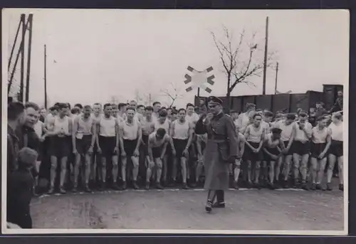 Foto Ansichtskarte Junge Rekruten Militär in Uniform