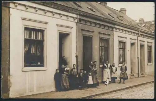 Ansichtskarte Bremen Privates Haus mit Familie Passanten mit Hund 1911 siehe