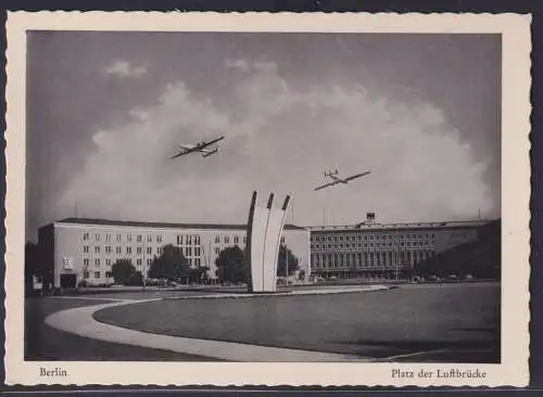 Ansichtskarte Berlin Platz d. Luftbrücke Denkmal Flugzeuge Park