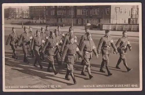 Militaria Amsterdam selt. Foto Ansichtskarte Soldaten Aufmarsch Krieg 1940