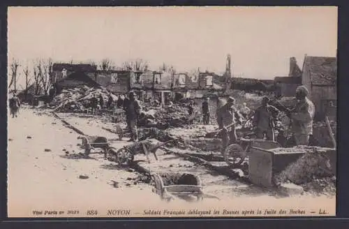 Ansichtskarte Noyon Kriegsschauplatz I.Weltkrieg Frankreich Soldaten in Ruinen