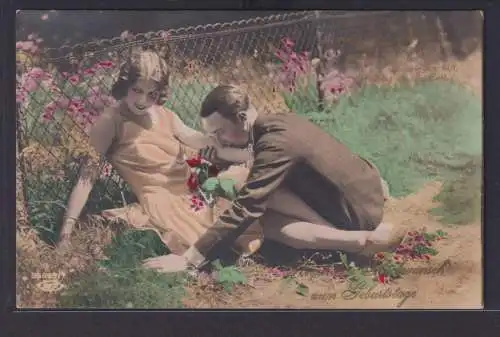 Ansichtskarte Künstlerkarte Paar Verliebt Garten Blumen Schönheit