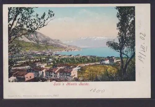 Ansichtskarte Künstlerkarte Salo Italien Monte Baldo Bergzug Meer Ortsansicht