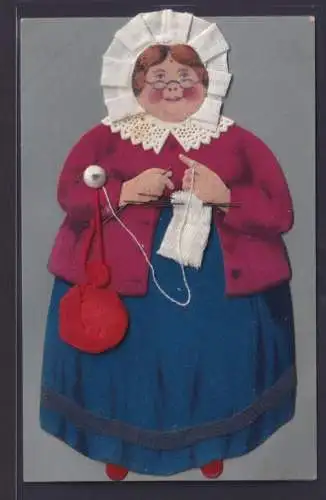 Ansichtskarte Künstlerkarte Frau mit Echtkleid Stoff beim Häkeln