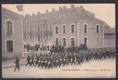 Militaria Ansichtskarte Kaserne Chateauroux Frankreich Pare St. Maur Aufmarsch