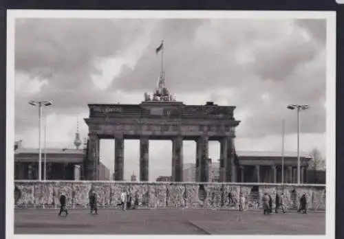 Ansichtskarte Berlin Brandenburger Tor Die Mauer ist durchlöchert Februar 1990