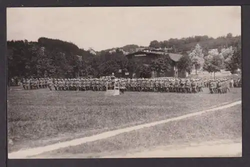 Militaria Ansichtskarte Militärkapelle vor Lichtbildhalle Soldaten Krieg