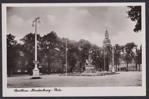 Ansichtskarte Genthin Sachsen Anhalt Hindenburg Platz Denkmal Verlag Christel