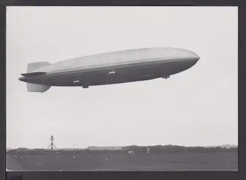 Foto Ansichtskarte Zeppelin LZ 130 Graf Zeppelin II als Neudruck