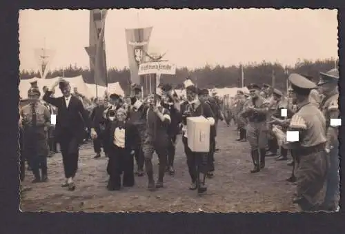 Selt. Foto Ansichtskarte Kraft durch Freude Deutsches Reich Soldaten Festumzug