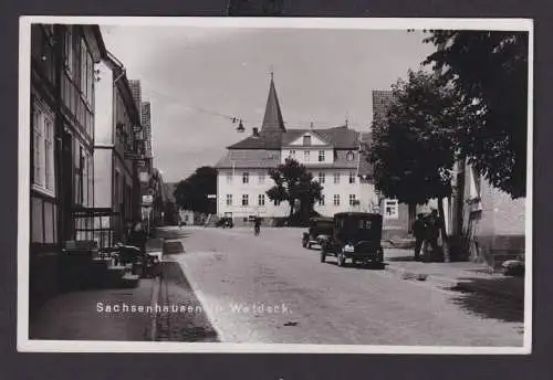 Ansichtskarte Sachsenhausen Waldeck Hessen Ortsstrasse Oldtimer Stadt Keller