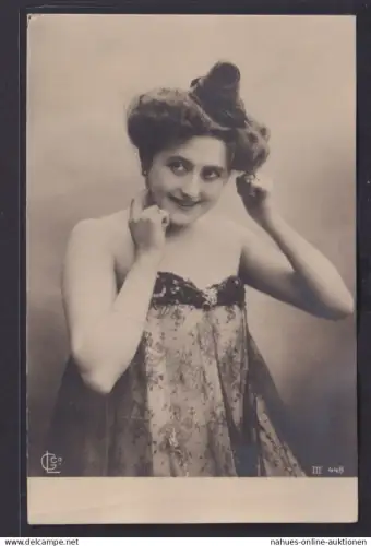 Ansichtskarte Künstlerkarte Frau Schönheit Erotik