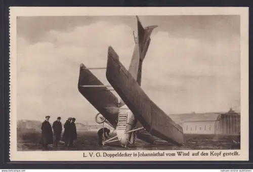 Ansichtskarte Flugzeug L.V.G. Doppeldecker in Johannisthal von Wind auf Kopf