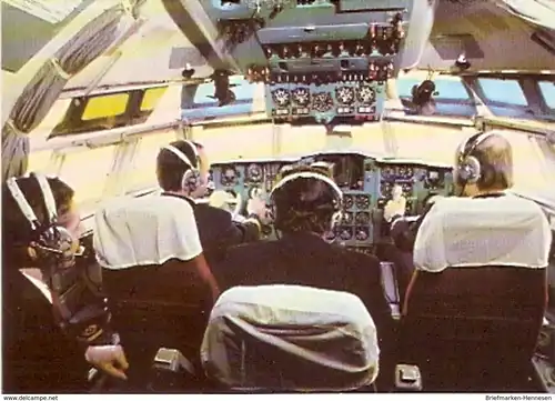 Ansichtskarte Flugzeuge - INTERFLUG - Piloten im Cockpit der IL 62 (1052)