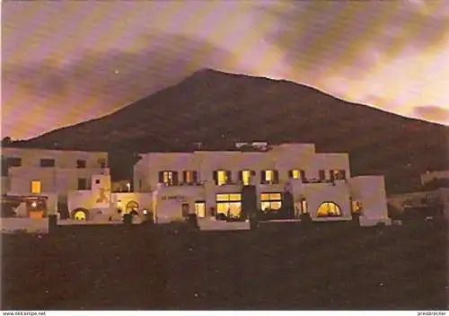 Ansichtskarte Italien - Stromboli - Hotel La Sirenetta mit Vulkan Stromboli (1085)