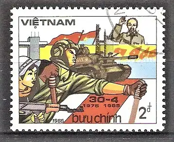Briefmarke Vietnam Mi.Nr. 1555 o 10. Jahrestag der Befreiung von Südvietnam 1985 / Soldaten, Panzer, Hồ Chí Minh