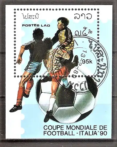 Briefmarke Laos Block 126 o (Mi.Nr. 1141) Fussball-Weltmeisterschaft Italien 1990 / Spielszene