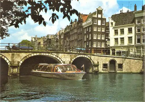 Ansichtskarte Niederlande - Amsterdam / Motorschiff "Aert van Nes" auf der Singel (1734)