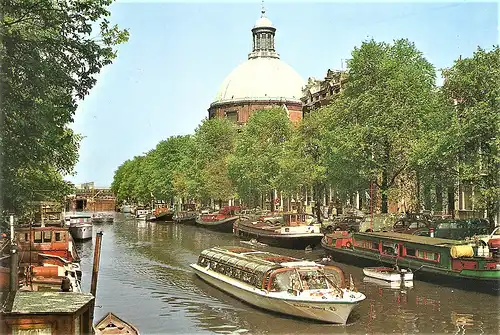 Ansichtskarte Niederlande - Amsterdam / Hausboote auf der Singel und Lutherische Kirche (1733)