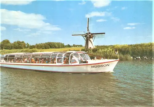 Ansichtskarte Niederlande - Warmond / Reederei van Hulst - Rundfahrtboot "Hudson" vor Windmühle (1598)