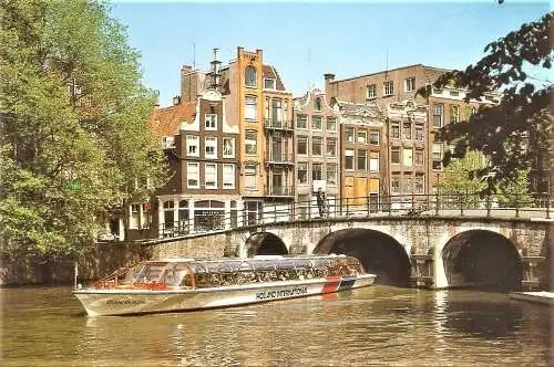 Ansichtskarte Niederlande - Amsterdam / Singel mit Torensluis Brücke und Motorschiff "Michiel de Ruyter" (1730)