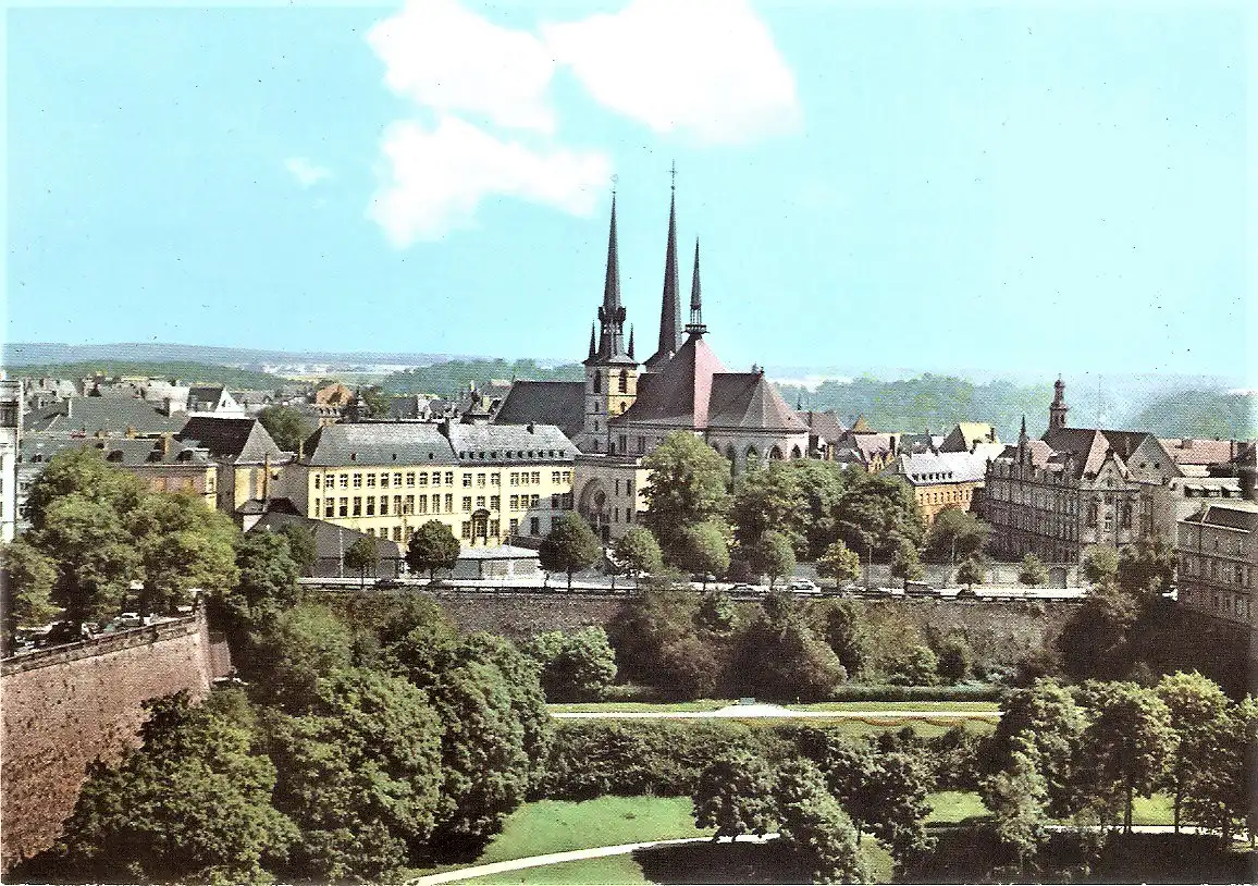 Ansichtskarte Luxemburg - La Cathédrale et l'Athénée / Kathedrale unserer lieben Frau (2017)