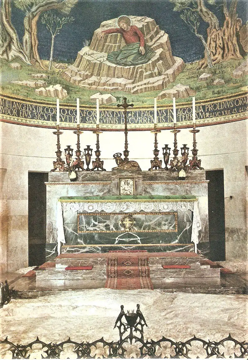 Ansichtskarte Israel - Jerusalem / Getsemani - Altar im Innenraum der Kirche aller Nationen (1964)