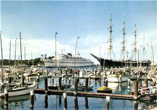 Ansichtskarte Deutschland - Schleswig-Holstein / Hafen mit Schiffe (1676)