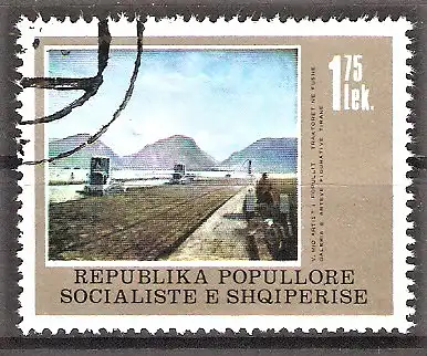 Briefmarke Albanien Mi.Nr. 1942 o 20. Todestag von Vangjush Mio 1977 / Gemälde "Pflügende Traktoren"