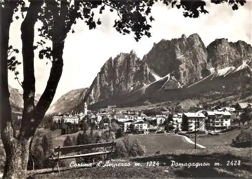 Ansichtskarte Italien - Cortina d’Ampezzo / Ortsansicht gegen Pomagagnon (2428 m) (2654)