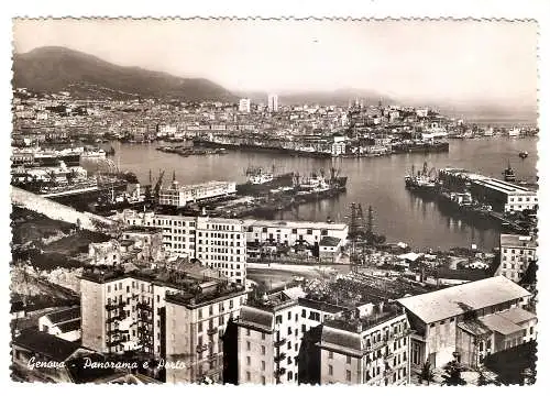 Ansichtskarte Italien - Genua / Panorama mit Hafen (2515)