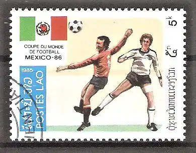 Briefmarke Laos Mi.Nr. 818 o Fussball-Weltmeisterschaft Mexiko 1986 / Spielszene