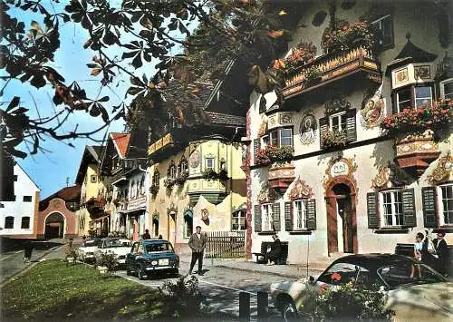 Ansichtskarte Deutschland - Neubeuern am Inn / Straßenszene mit alten Häusern (2230)