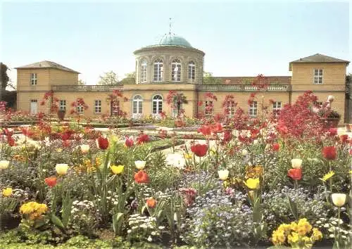 Ansichtskarte Deutschland - Hannover - Königliche Gärten Herrenhausen - Berggarten: Frühlingsblumen vor dem 1819 von dem Königlichen Hofbaumeister Laves erbauten Bibliothekspavillon (2354)