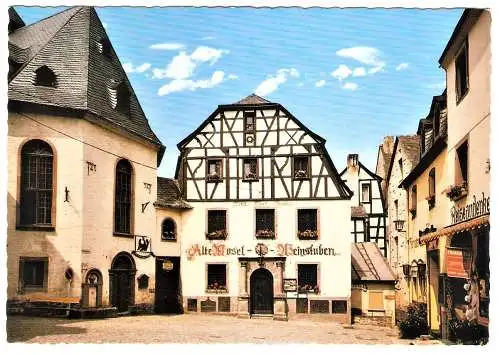 Ansichtskarte Deutschland - Beilstein an der Mosel / Marktplatz mit Pfarrkirche, Andenkenladen und Gasthaus "Alte Mosel-Weinstuben" (2122)