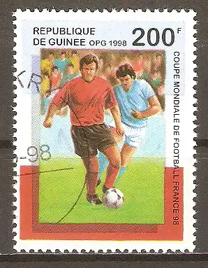 Briefmarke Guinea Mi.Nr. 1835 o Fussball-Weltmeisterschaft Frankreich 1998 / Zweikampf #2024179