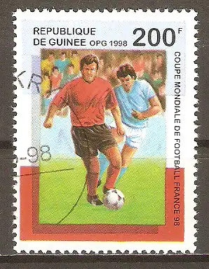 Briefmarke Guinea Mi.Nr. 1835 o Fussball-Weltmeisterschaft Frankreich 1998 / Zweikampf #