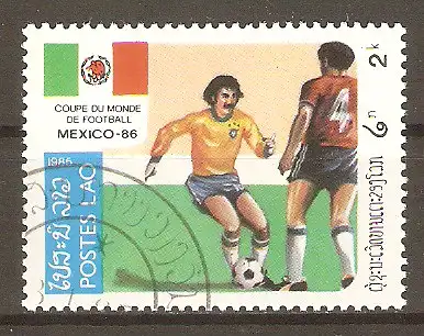 Briefmarke Laos Mi.Nr. 815 o Fussball-Weltmeisterschaft Mexiko 1986 / Spielszenen #