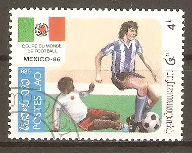 Briefmarke Laos Mi.Nr. 817 o Fussball-Weltmeisterschaft Mexiko 1986 / Spielszenen #