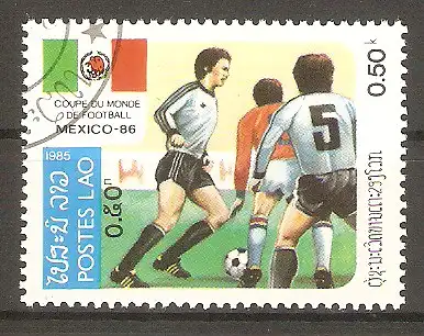 Briefmarke Laos Mi.Nr. 813 o Fussball-Weltmeisterschaft Mexiko 1986 / Spielszenen #