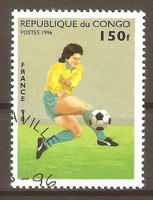 Briefmarke Kongo-Brazzaville Mi.Nr. 1445 o Fußball-Weltmeisterschaft Frankreich 1998 / Spielszene #
