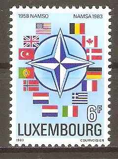 Briefmarke Luxemburg Mi.Nr. 1071 ** 25 Jahre Instandhaltungs- und Nachschuborganisation der NATO (NAMSO) 1983 / NATO-Emblem & Flaggen der Mitgliedsstaaten #