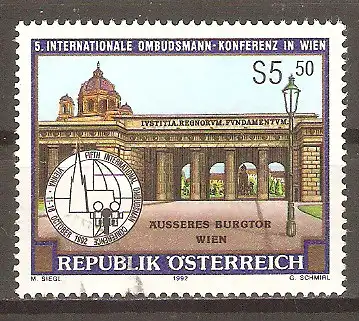 Briefmarke Österreich Mi.Nr. 2076 o Internationale Ombudsmann-Konferenz Wien 1992 / Äußeres Burgtor Wien & Konferenzemblem #